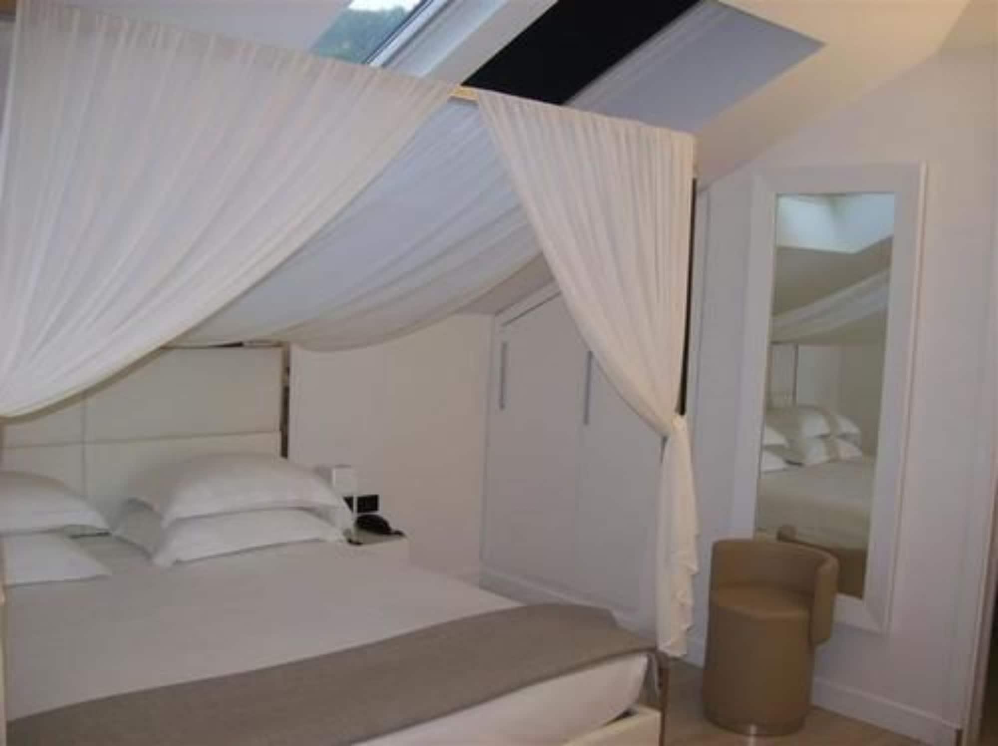 Lhp Hotel Santa Margherita Palace & Spa Santa Margherita Ligure Dış mekan fotoğraf A room at the hotel