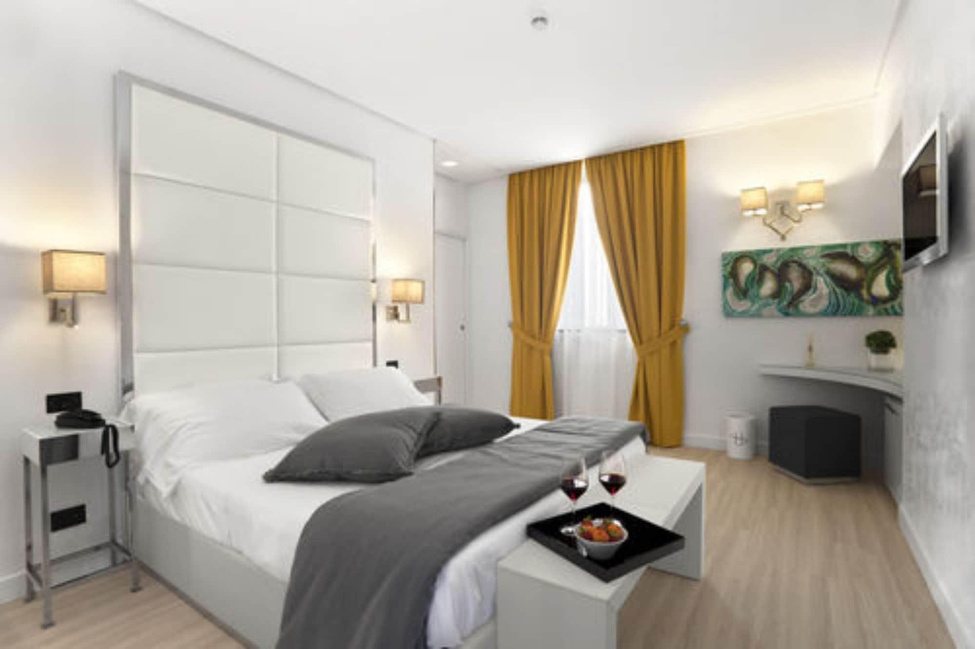 Lhp Hotel Santa Margherita Palace & Spa Santa Margherita Ligure Oda fotoğraf A bedroom