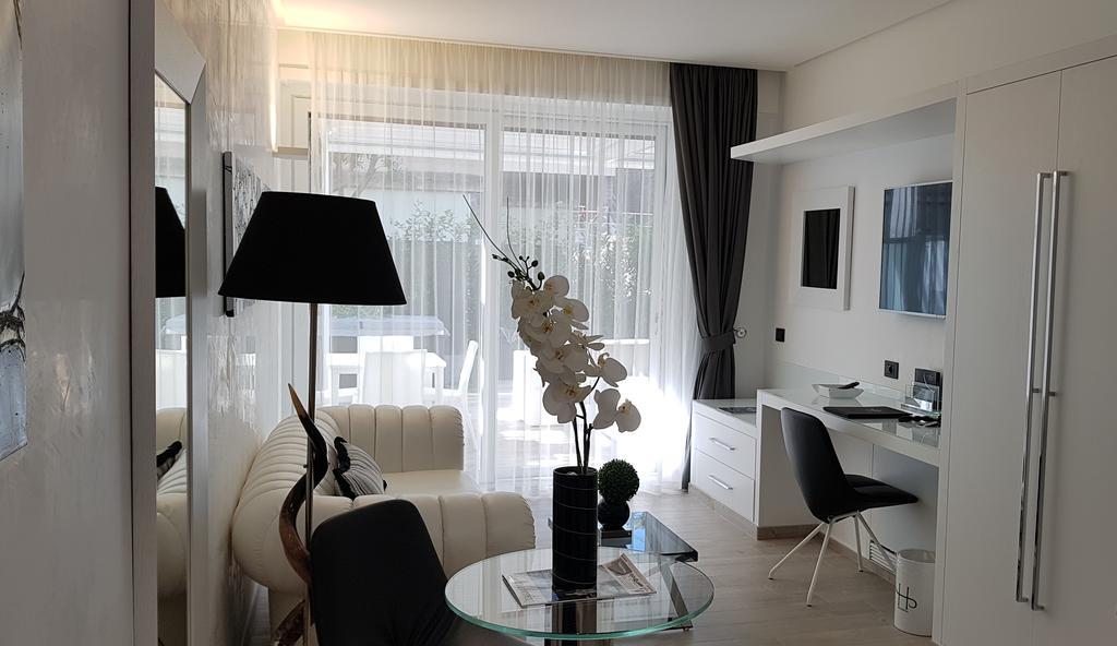 Lhp Hotel Santa Margherita Palace & Spa Santa Margherita Ligure Dış mekan fotoğraf A studio apartment in Warsaw, Poland