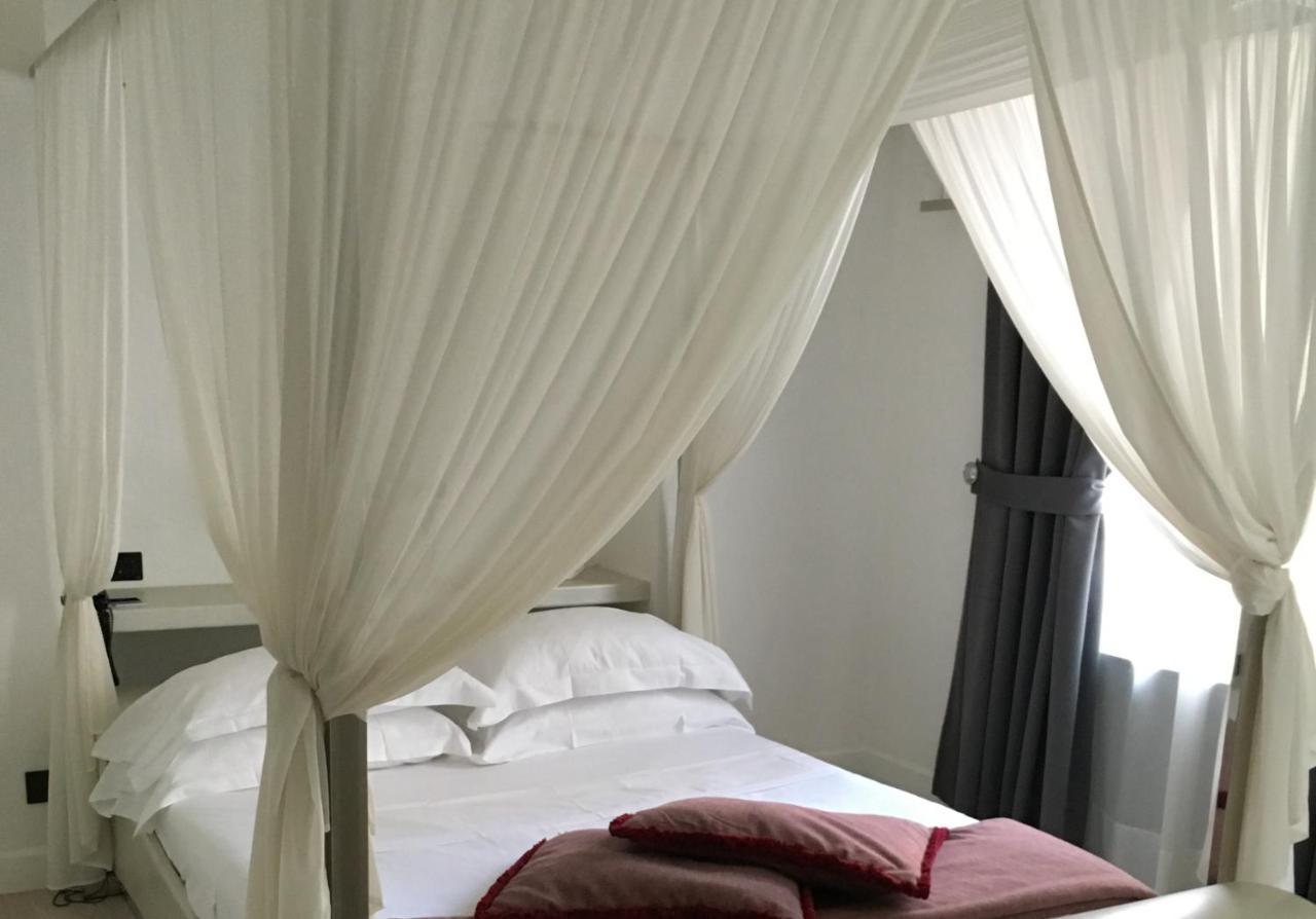 Lhp Hotel Santa Margherita Palace & Spa Santa Margherita Ligure Dış mekan fotoğraf A bed with a canopy